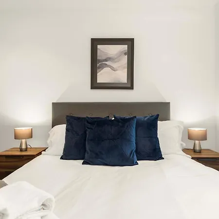 Modern 1 Bedroom In - Sleeps 3 * Leeds (West Yorkshire)
