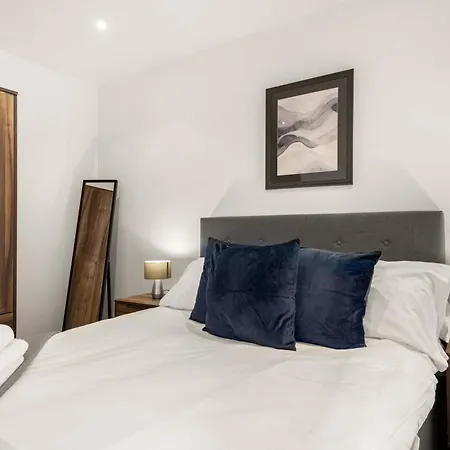 Modern 1 Bedroom In - Sleeps 3 Apartment *
