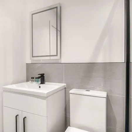 Modern 1 Bedroom In - Sleeps 3 Apartment *